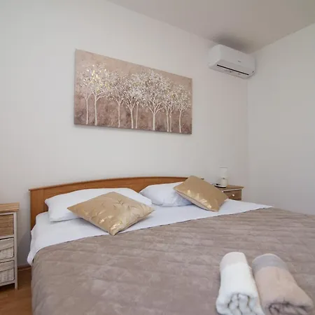 Apartman Lota *