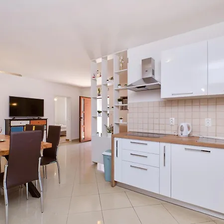 Lota Apartman