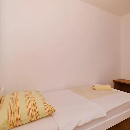 Apartman Lota *