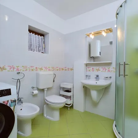 Apartman Lota *