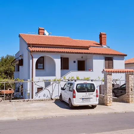 Lota Apartman *